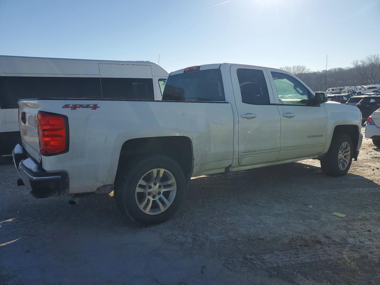 2017 CHEVROLET SILVERADO K1500 LT photo 3