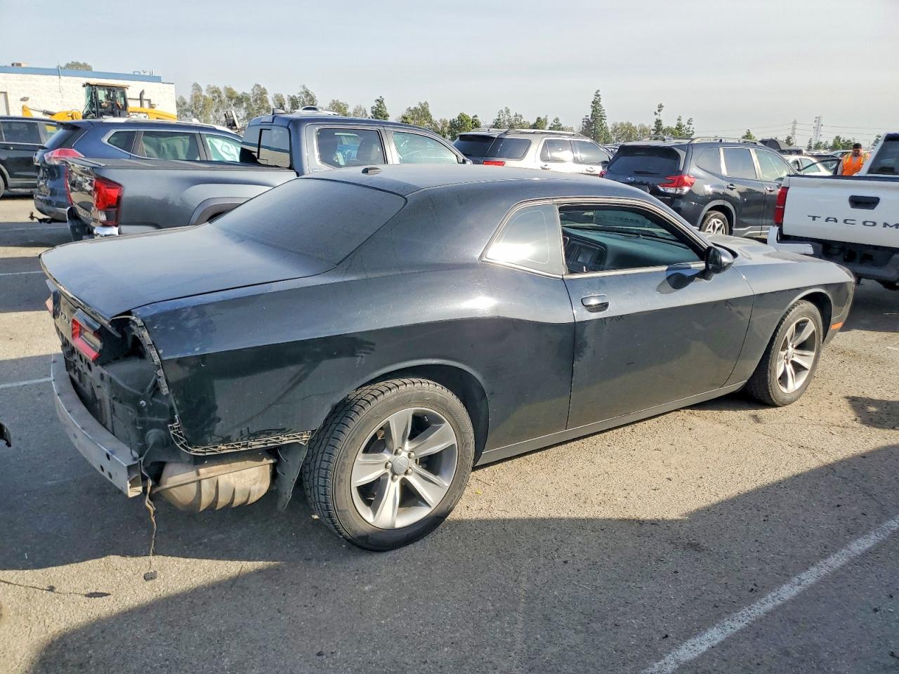 2016 DODGE CHALLENGER SXT photo 3