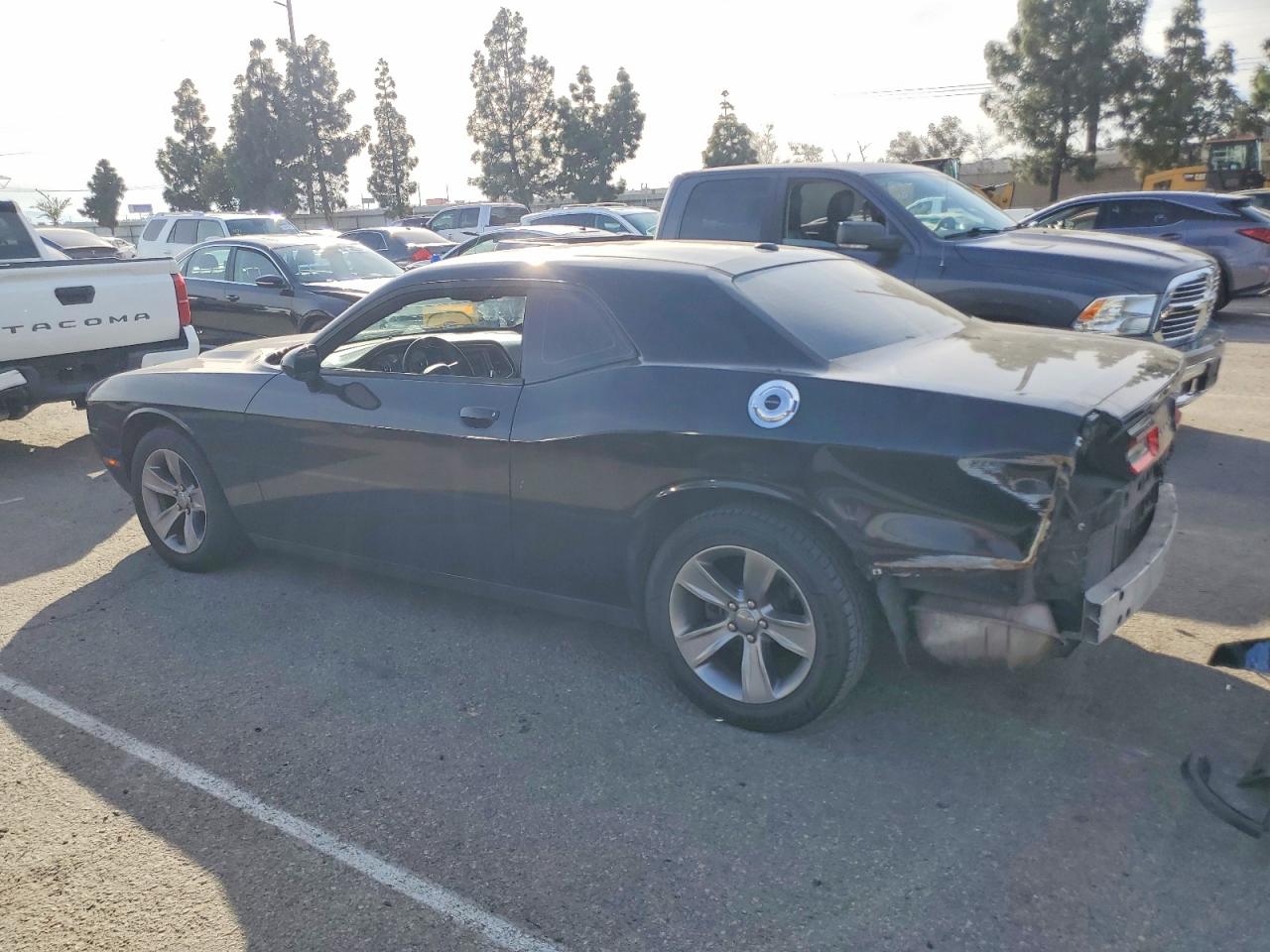 2016 DODGE CHALLENGER SXT photo 2