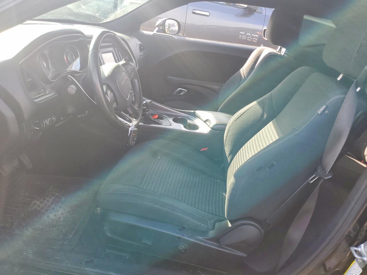 2016 DODGE CHALLENGER SXT photo 7