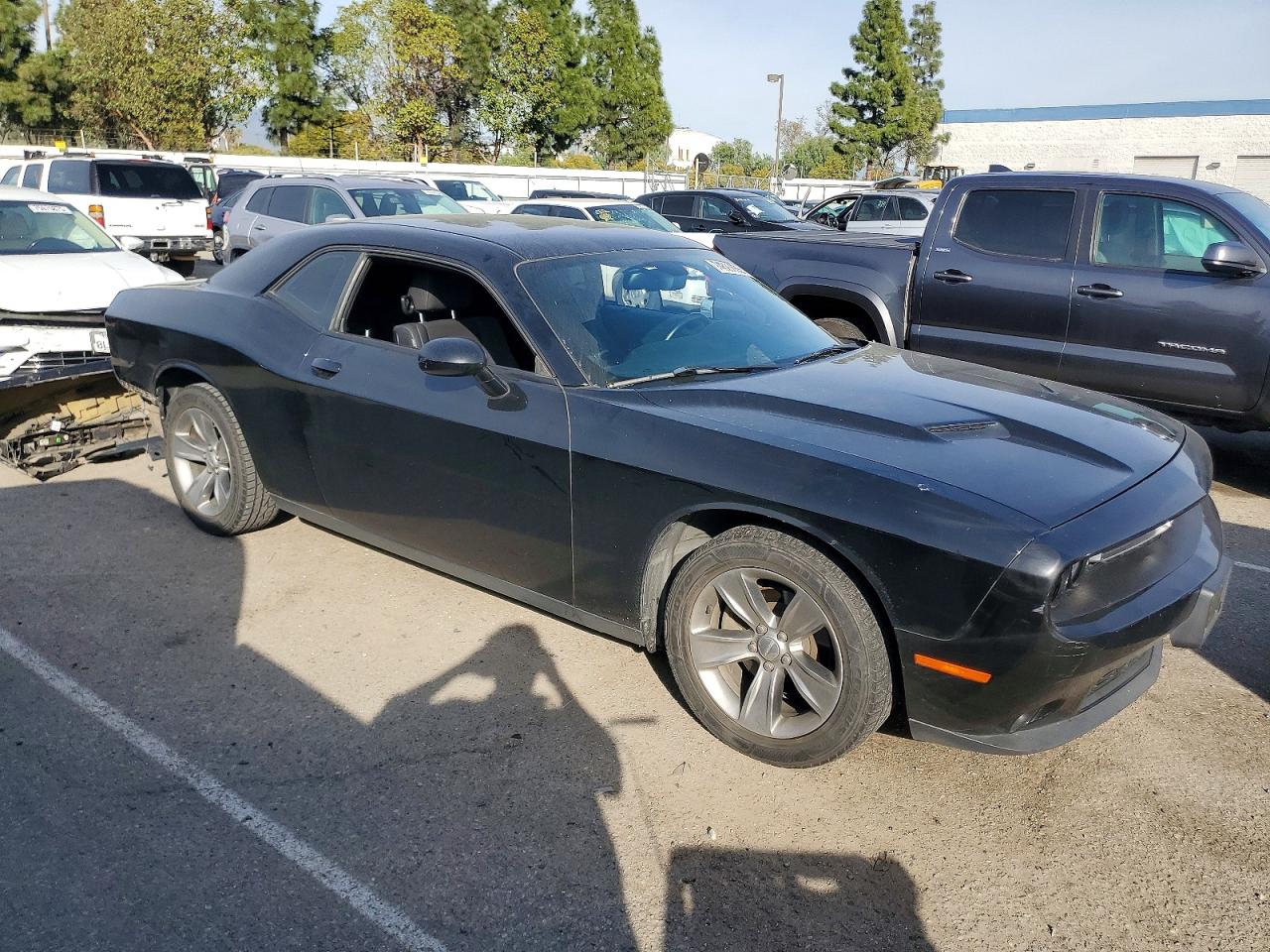 2016 DODGE CHALLENGER SXT photo 4