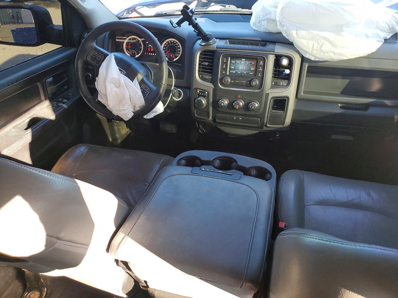 2017 RAM 1500 ST photo 15