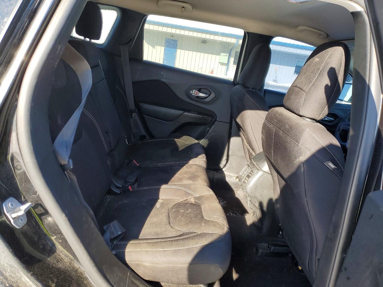 2015 JEEP CHEROKEE LATITUDE photo 10