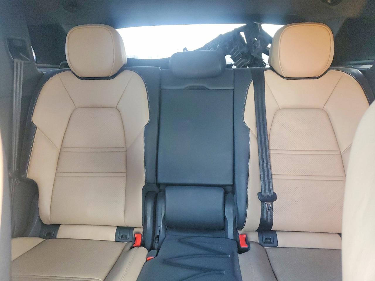 2024 PORSCHE CAYENNE photo 28