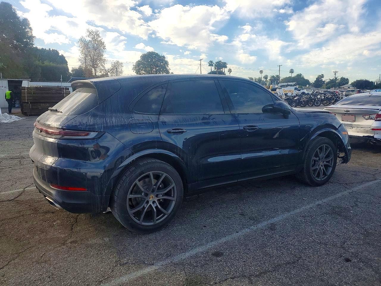 2024 PORSCHE CAYENNE photo 7