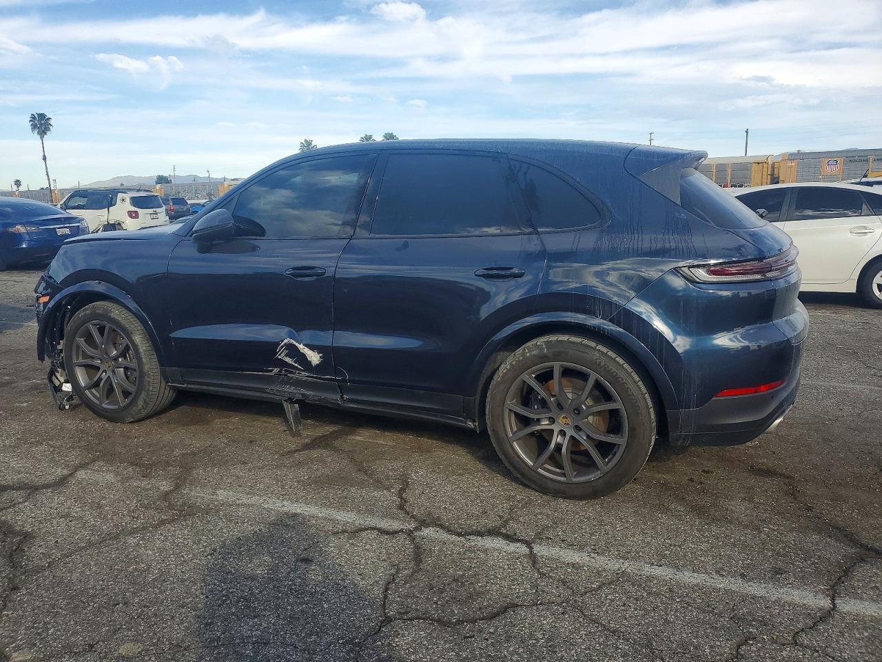 2024 PORSCHE CAYENNE photo 4