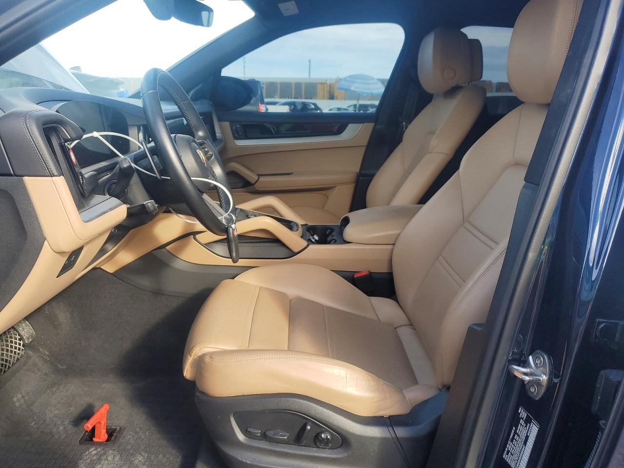 2024 PORSCHE CAYENNE photo 19