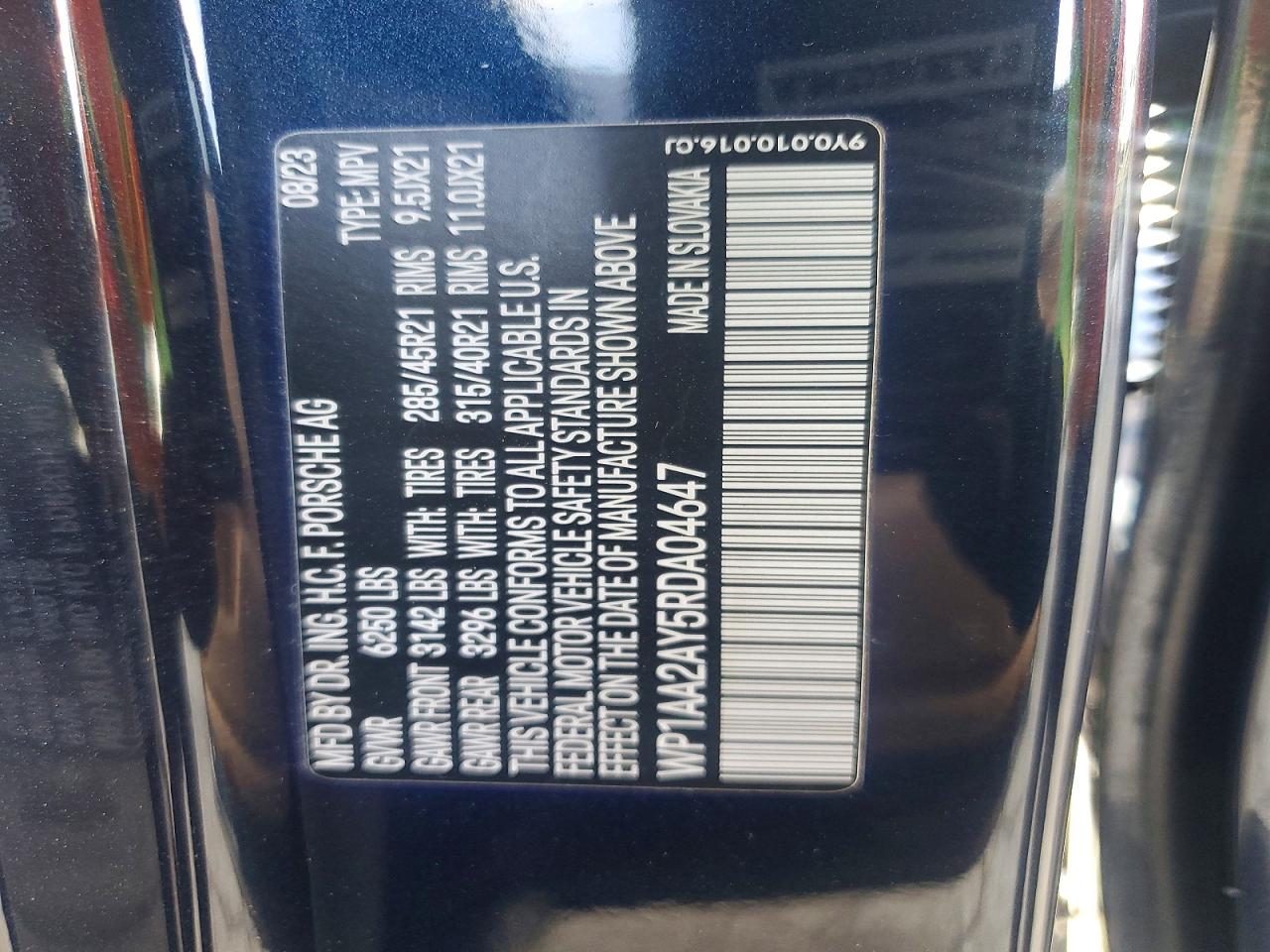 2024 PORSCHE CAYENNE photo 37