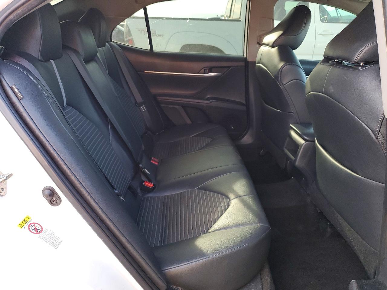 2019 TOYOTA CAMRY SE photo 10