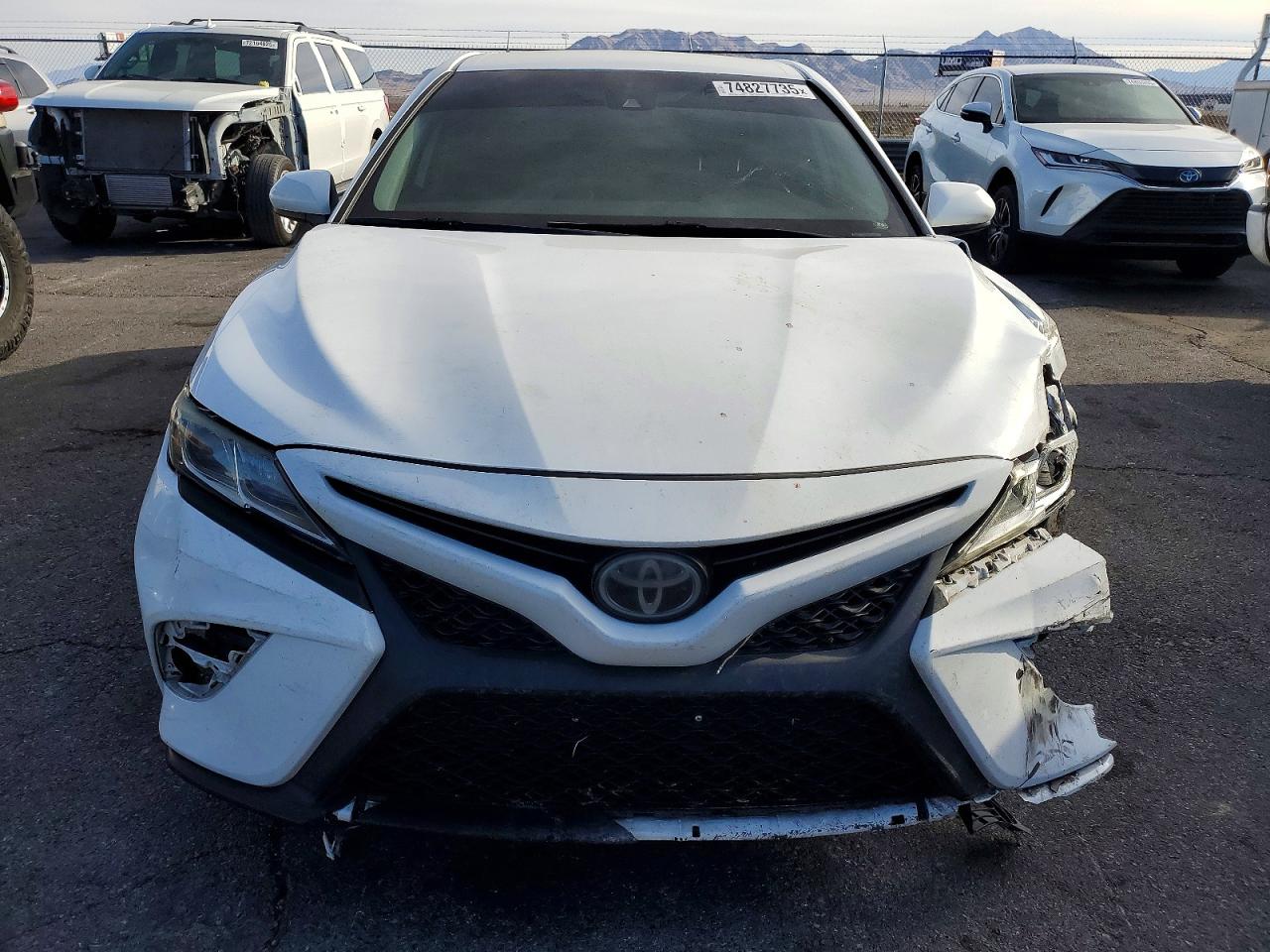 2019 TOYOTA CAMRY SE photo 5