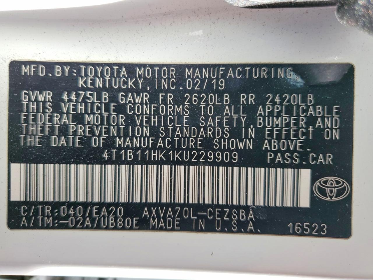 2019 TOYOTA CAMRY SE photo 12