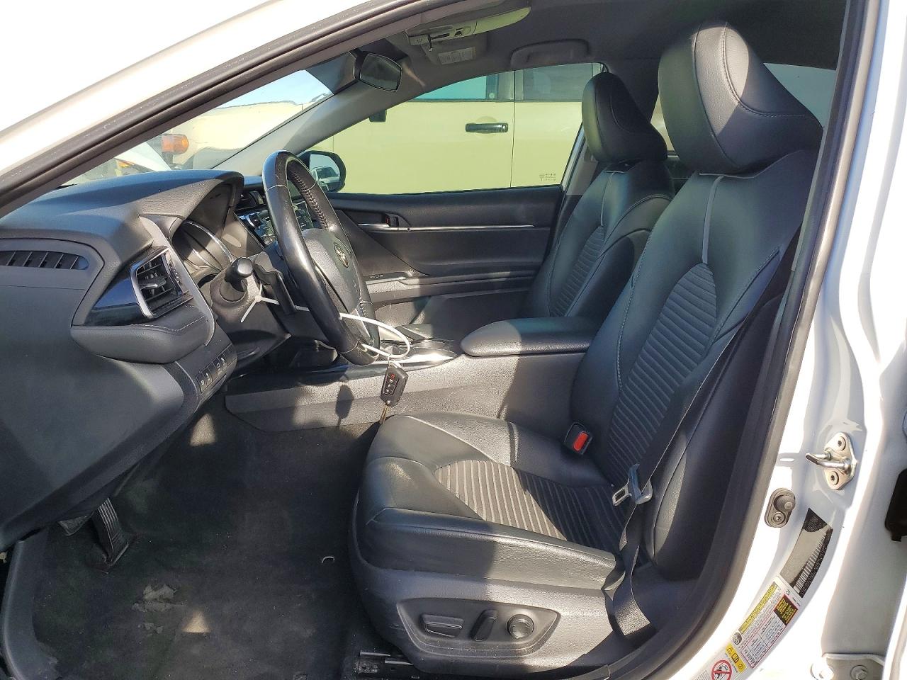 2019 TOYOTA CAMRY SE photo 7