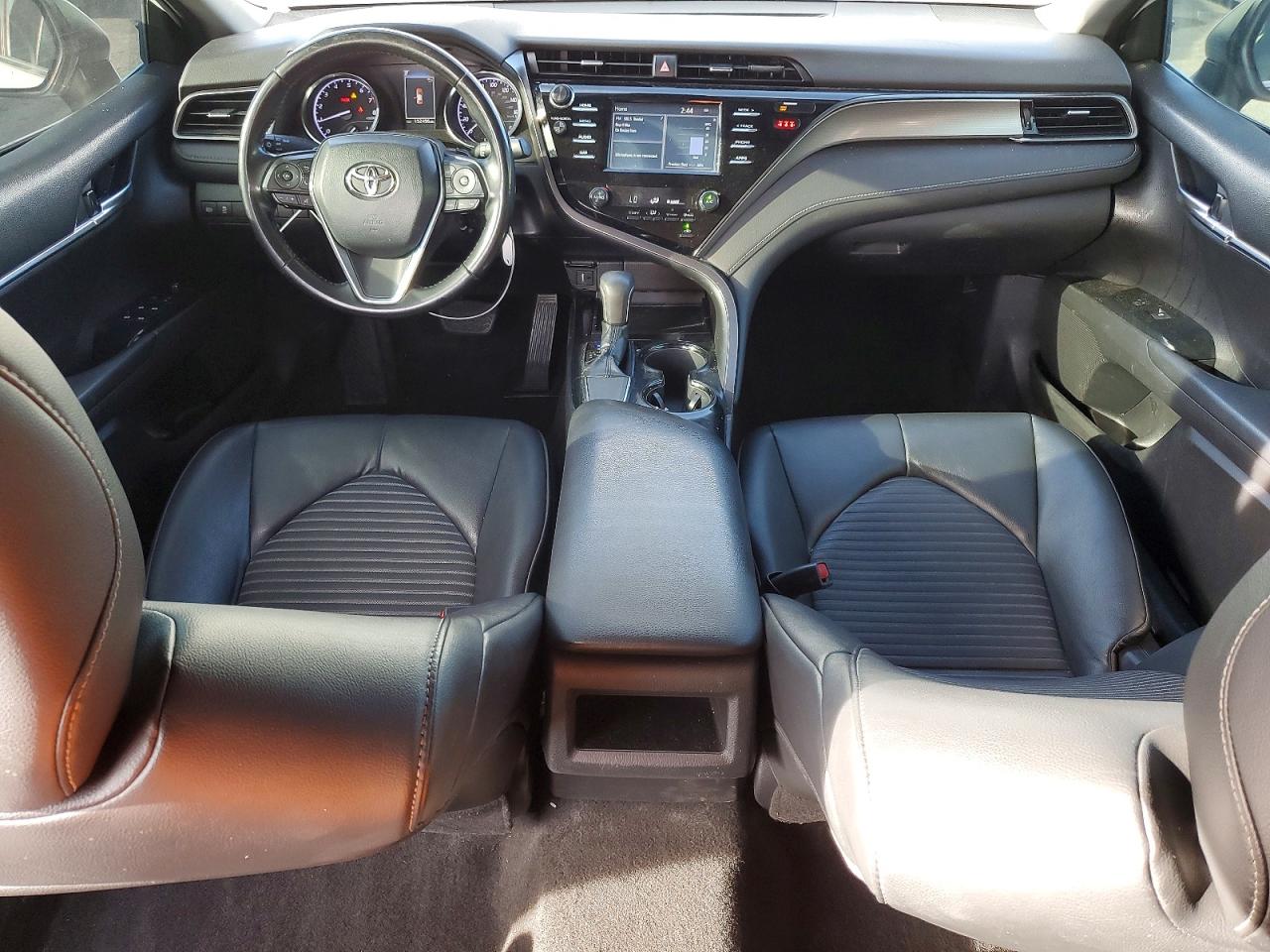 2019 TOYOTA CAMRY SE photo 8