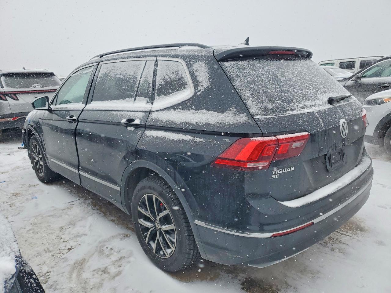 2021 VOLKSWAGEN TIGUAN SE photo 3