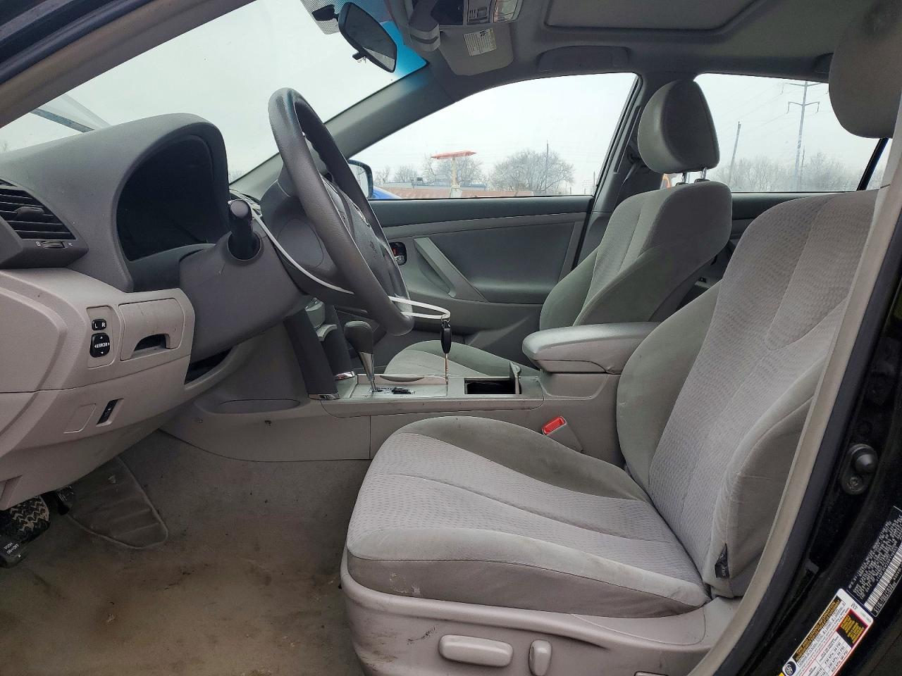 2011 TOYOTA CAMRY photo 13