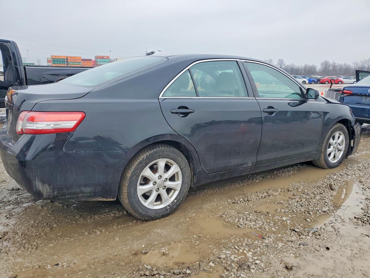 2011 TOYOTA CAMRY photo 5