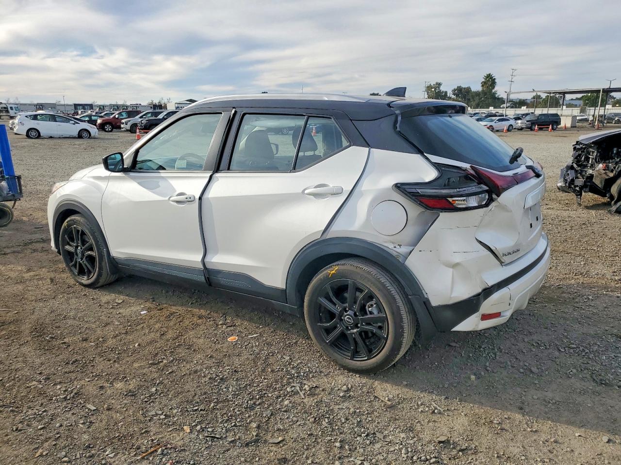 2023 NISSAN KICKS SV photo 2