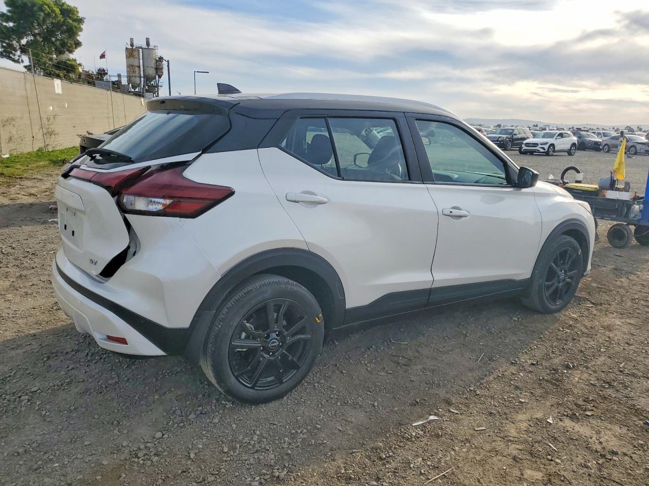 2023 NISSAN KICKS SV photo 3