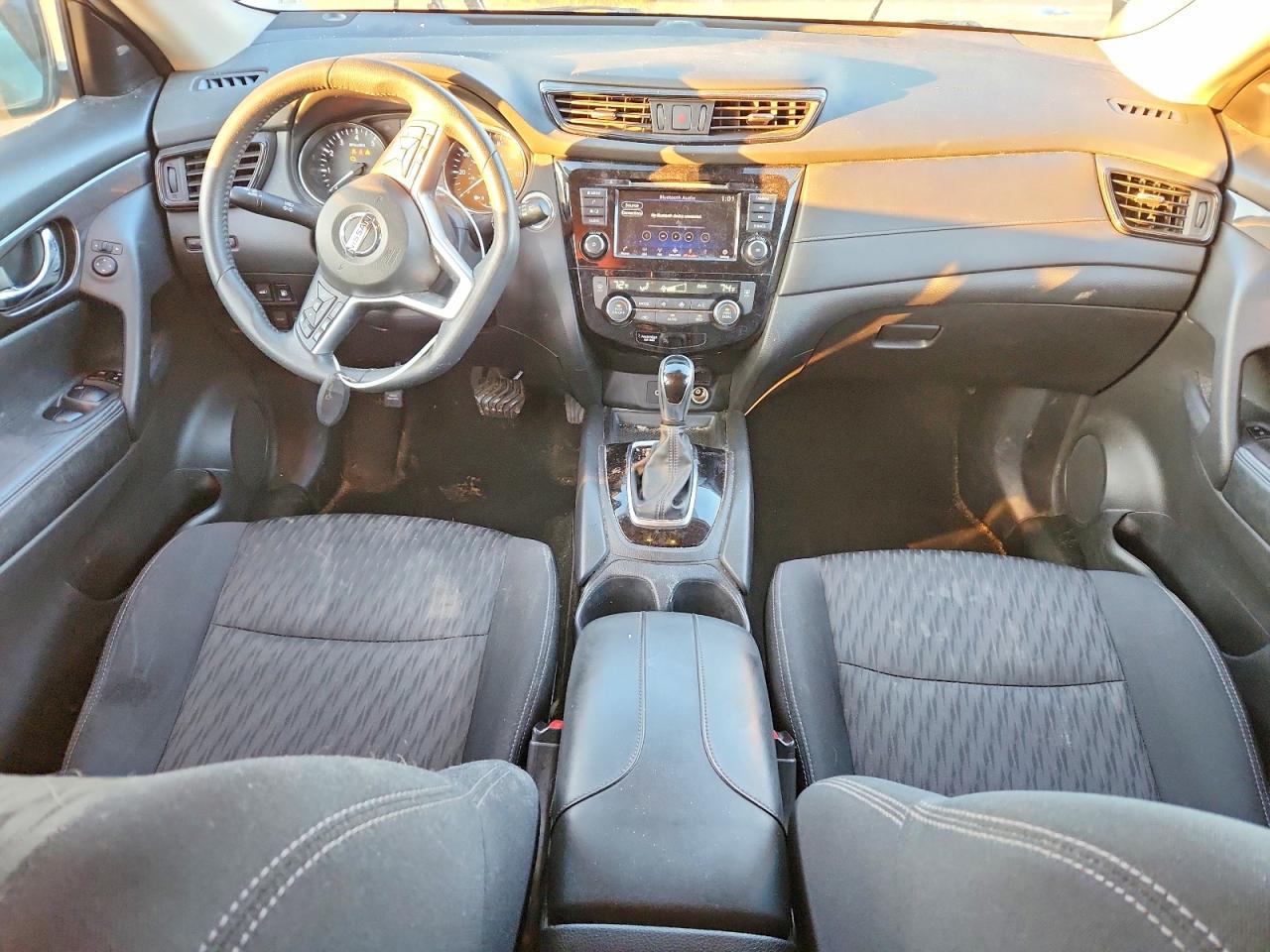 2019 NISSAN ROGUE SV photo 15
