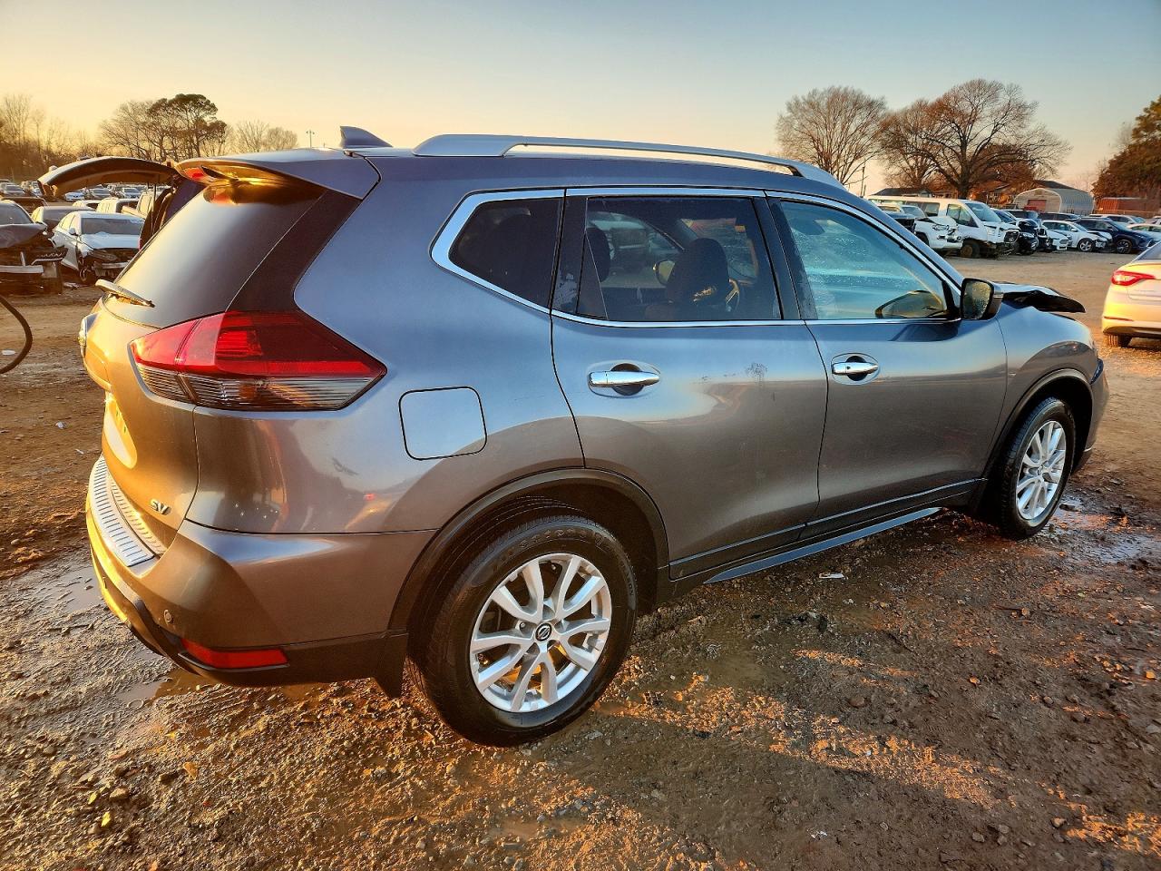 2019 NISSAN ROGUE SV photo 5