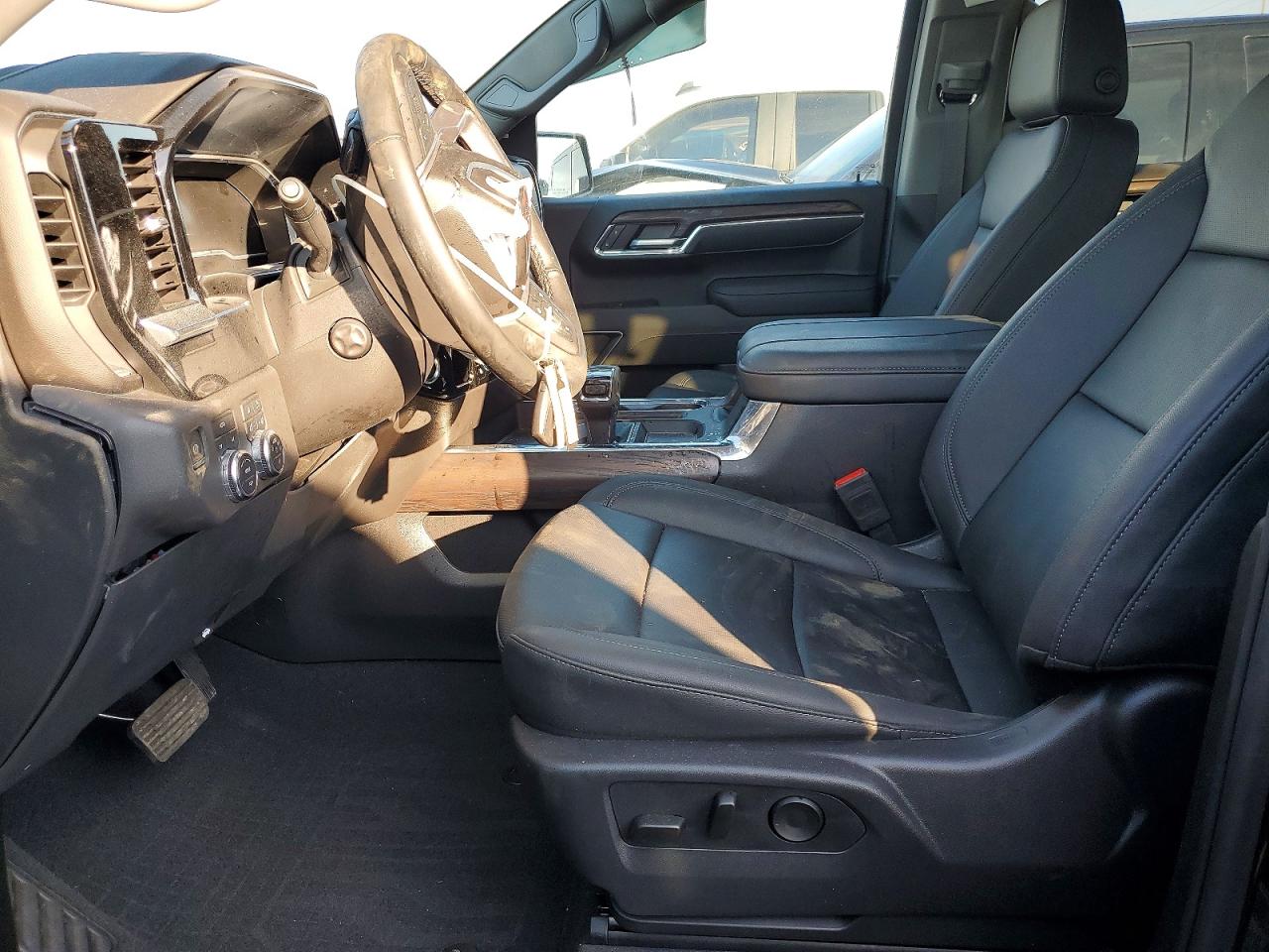 2025 GMC SIERRA K1500 SLT photo 13