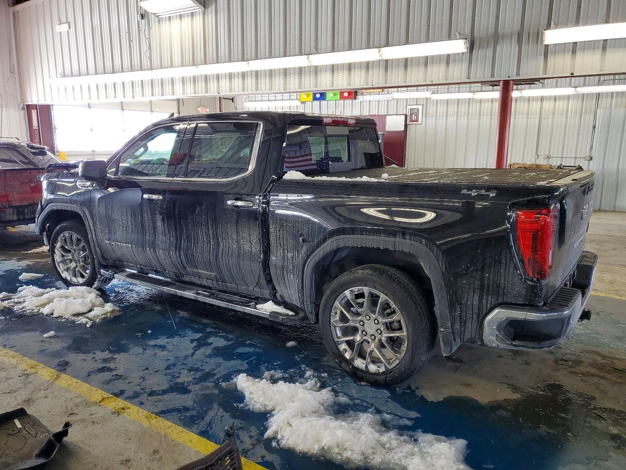 2025 GMC SIERRA K1500 SLT photo 3
