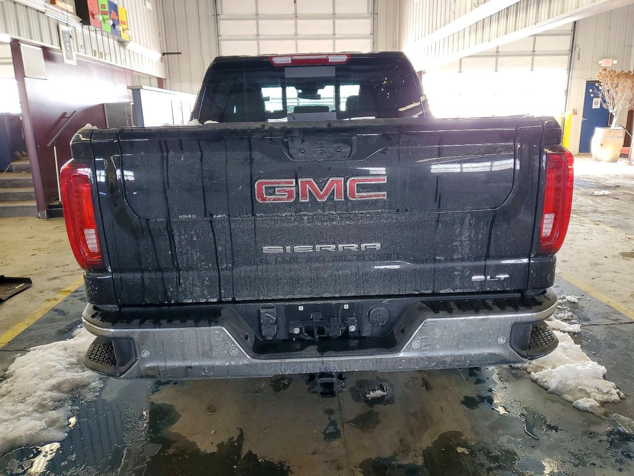 2025 GMC SIERRA K1500 SLT photo 11