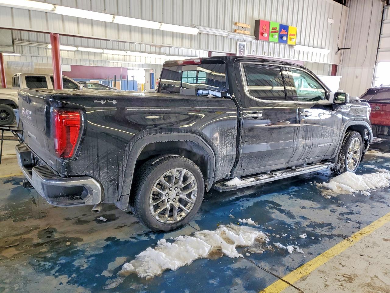 2025 GMC SIERRA K1500 SLT photo 5