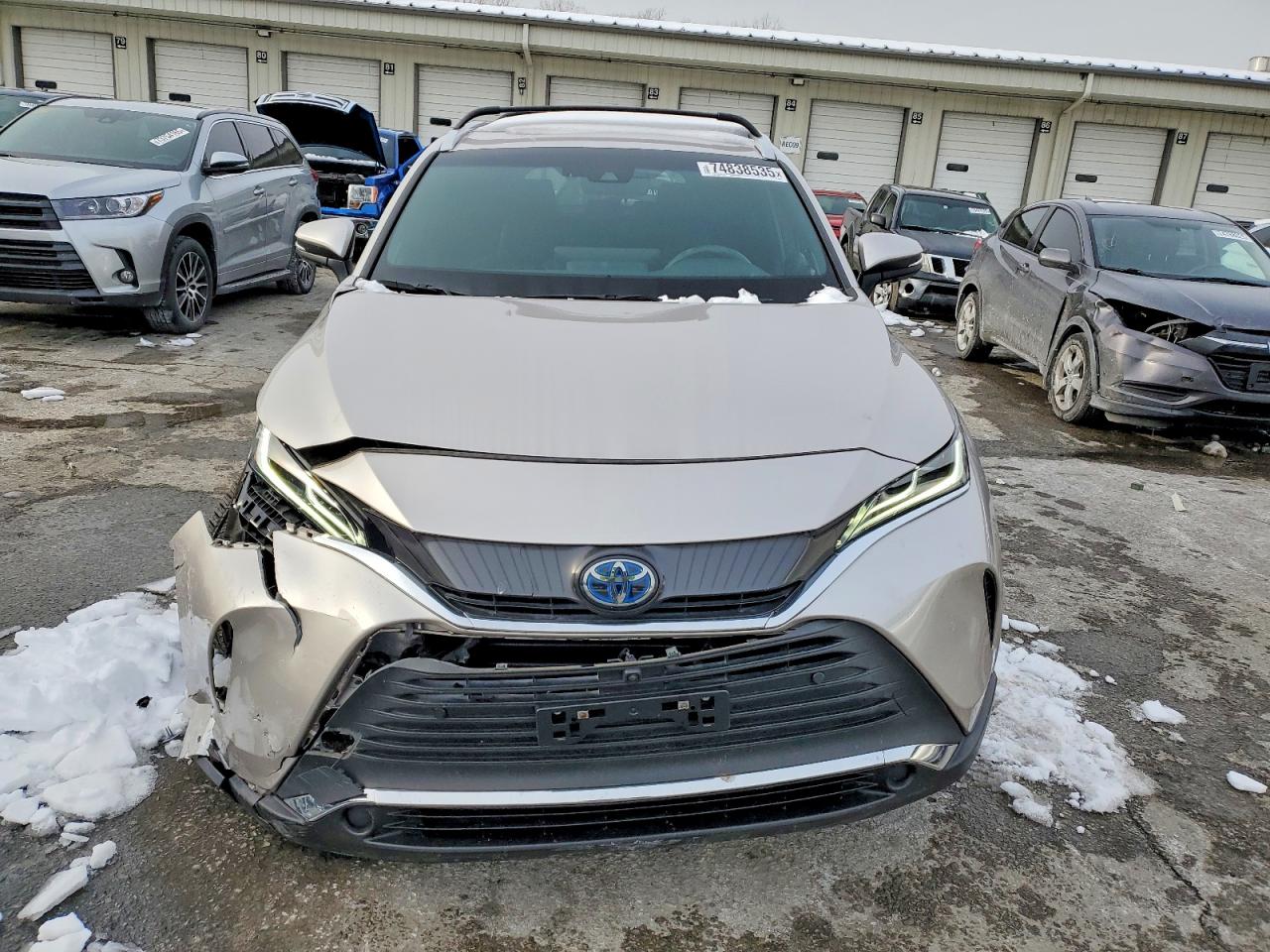 2021 TOYOTA VENZA LE photo 9