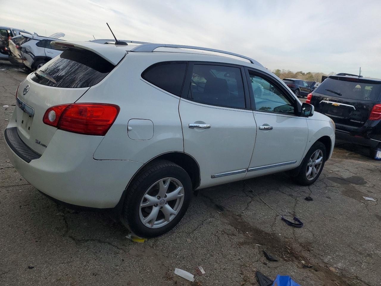 2011 NISSAN ROGUE S photo 5