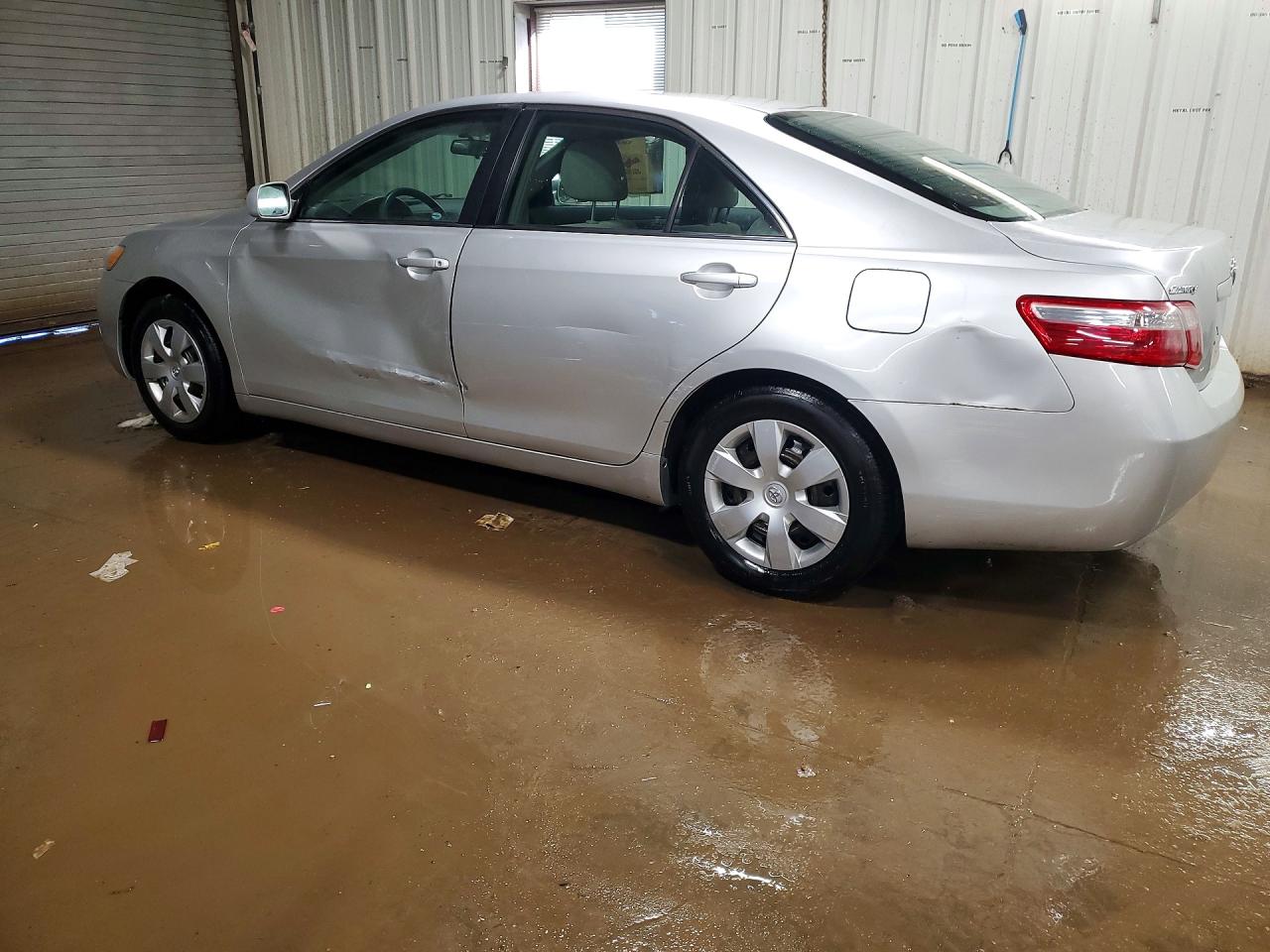 2009 TOYOTA CAMRY LE photo 4