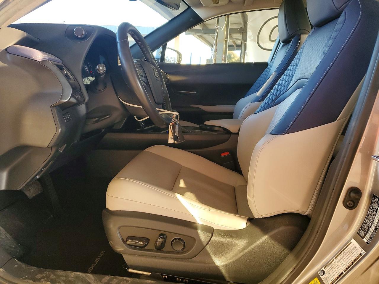 2020 LEXUS UX 250H photo 7
