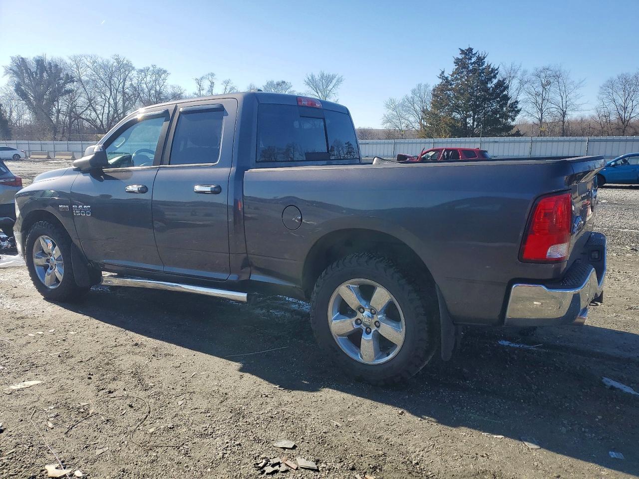 2015 RAM 1500 SLT photo 3