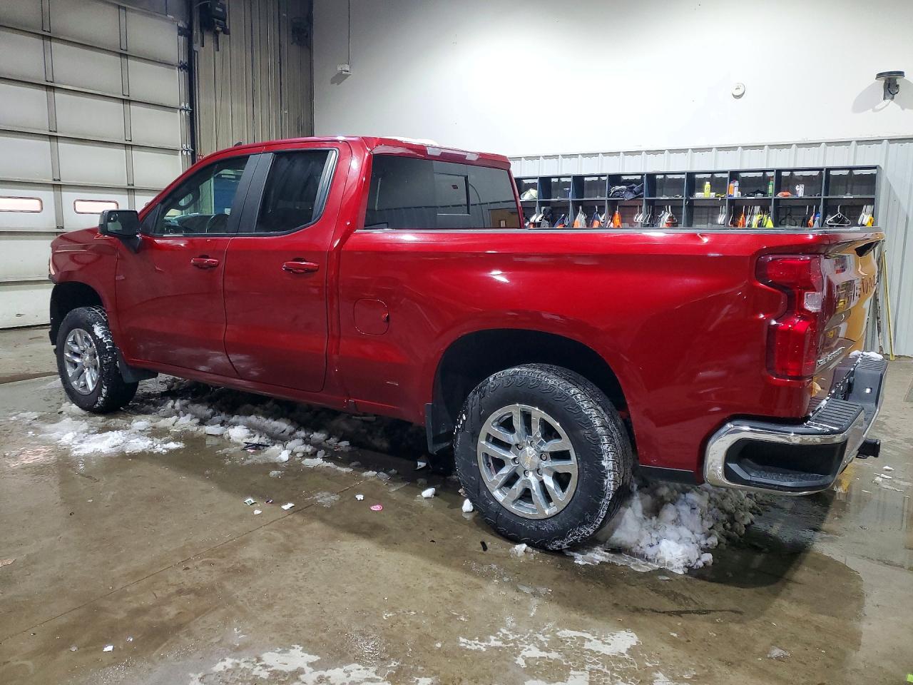2021 CHEVROLET SILVERADO K1500 LT photo 2