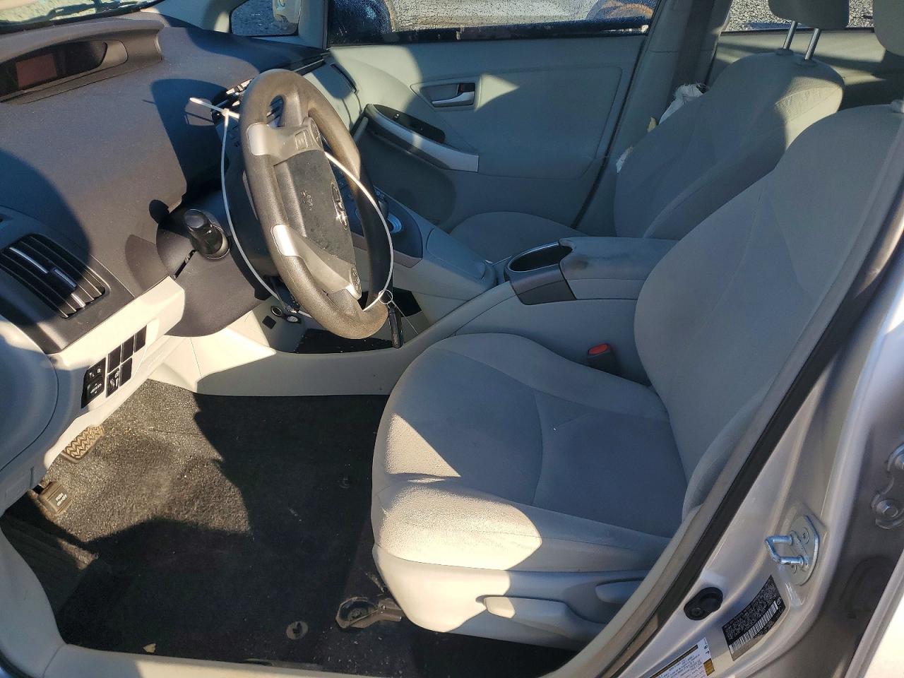 2015 TOYOTA PRIUS photo 7