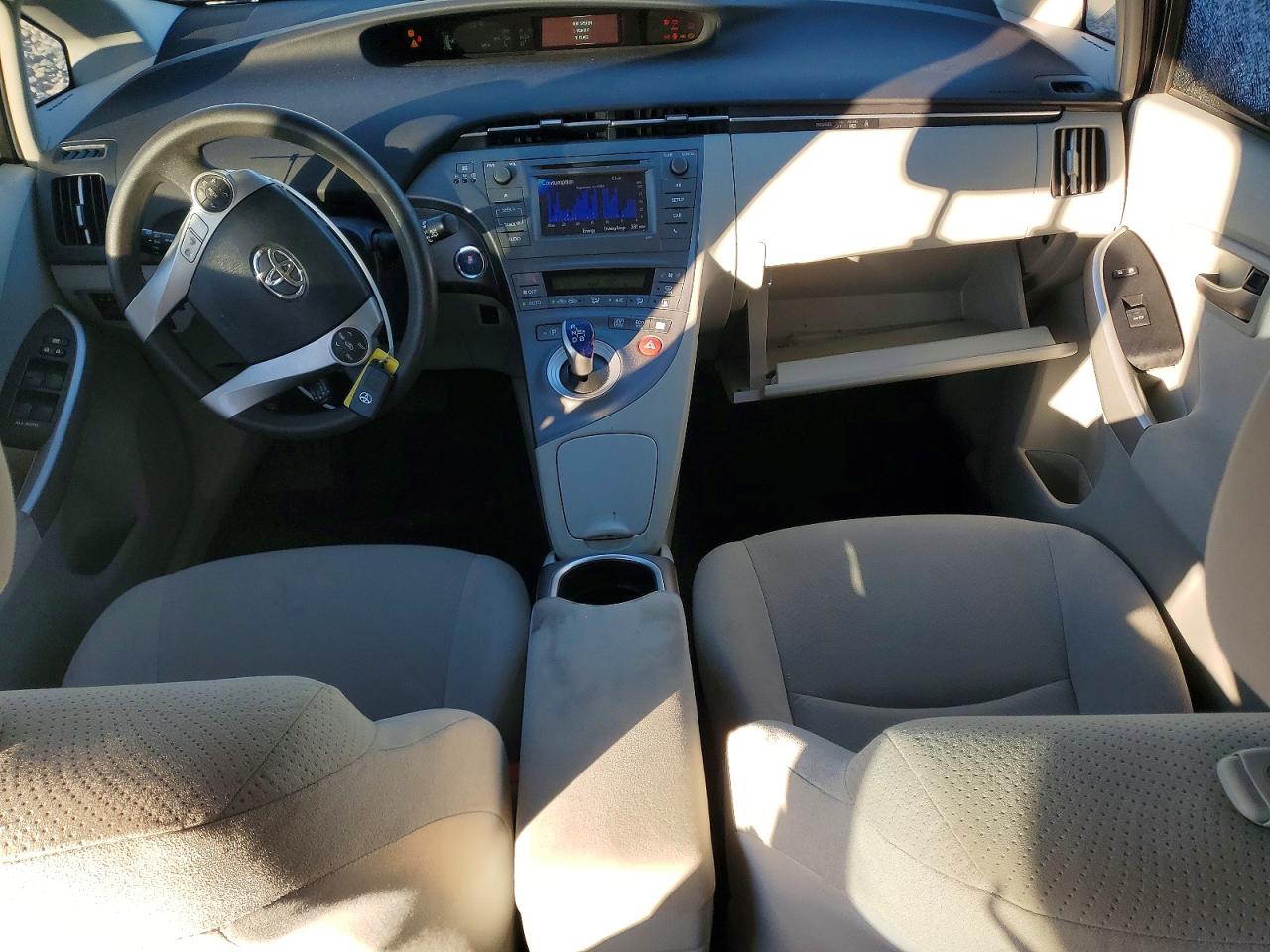 2015 TOYOTA PRIUS photo 8