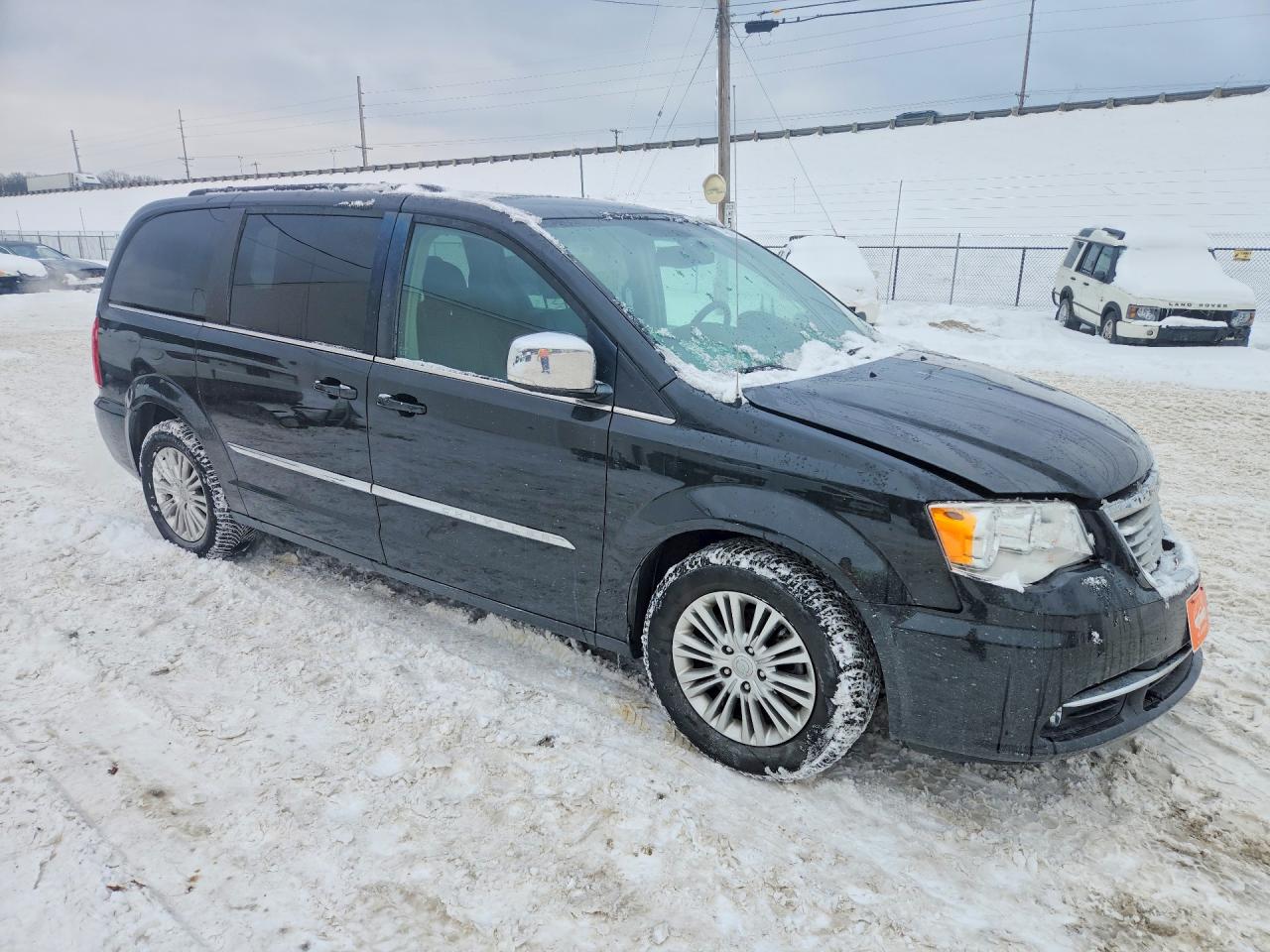 2015 CHRYSLER TOWN & COUNTRY TOURING L photo 4
