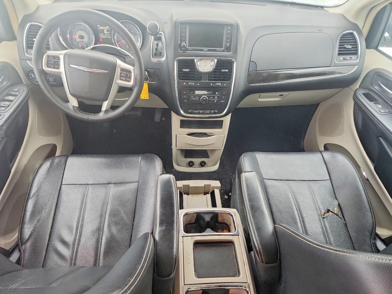 2015 CHRYSLER TOWN & COUNTRY TOURING L photo 8