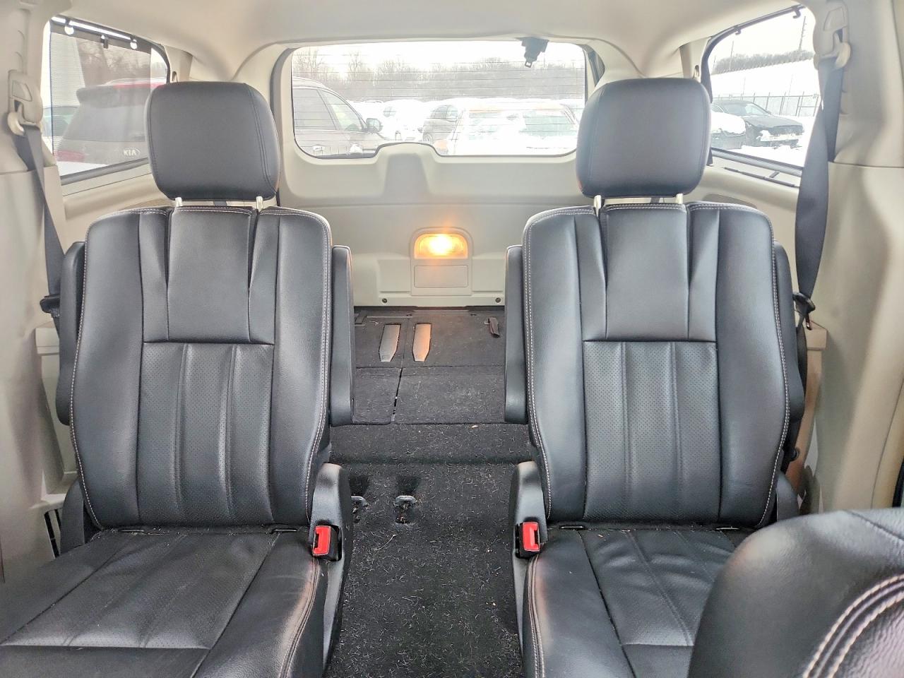 2015 CHRYSLER TOWN & COUNTRY TOURING L photo 10
