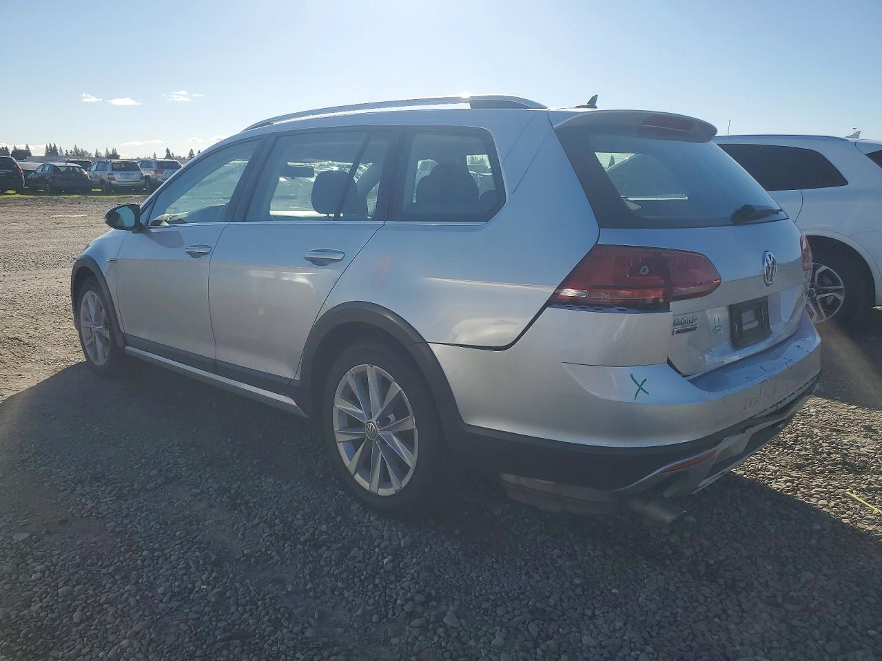 2017 VOLKSWAGEN GOLF ALLTRACK S photo 2