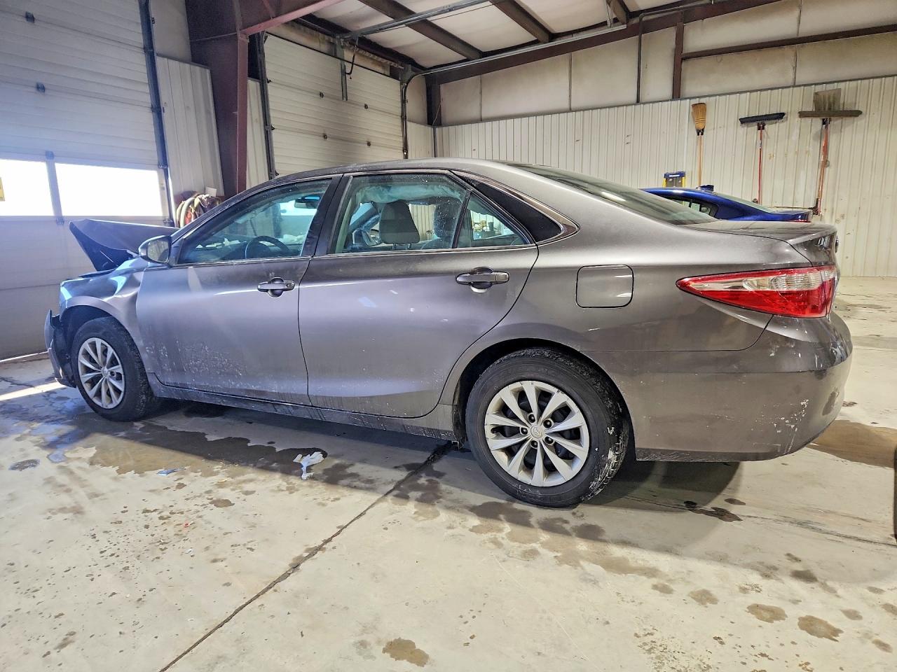 2017 TOYOTA CAMRY LE photo 4