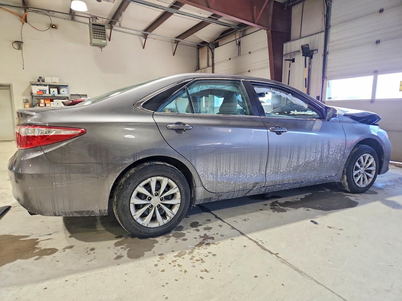 2017 TOYOTA CAMRY LE photo 7