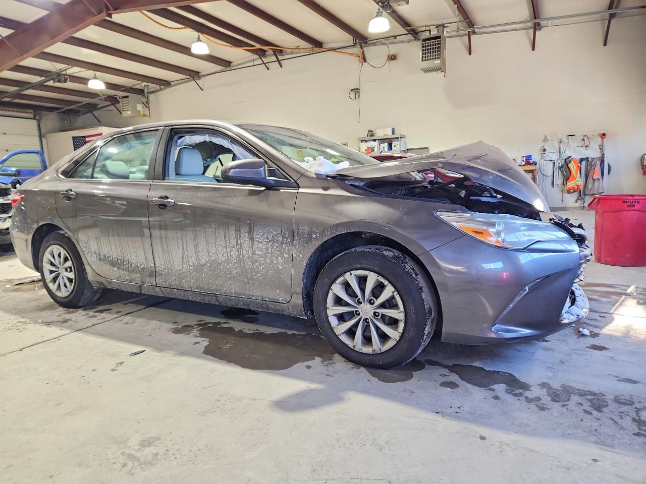 2017 TOYOTA CAMRY LE photo 10