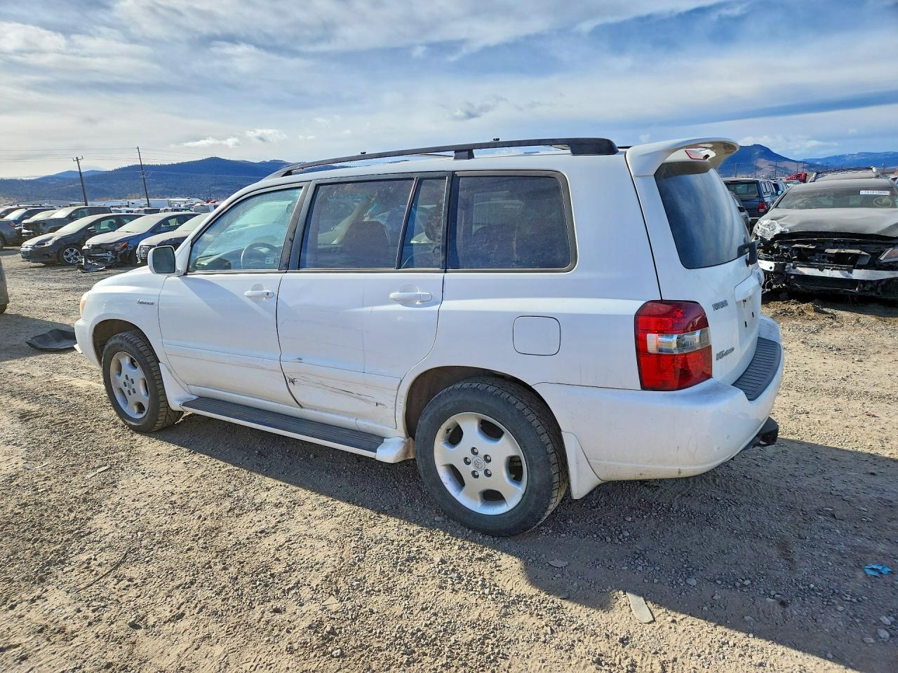 2004 TOYOTA HIGHLANDER photo 2