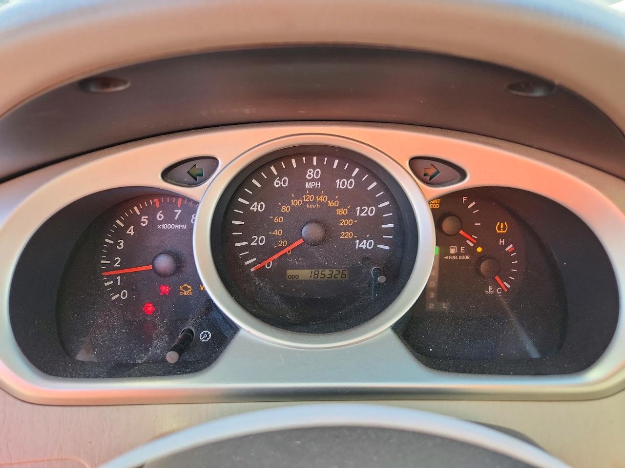2004 TOYOTA HIGHLANDER photo 9