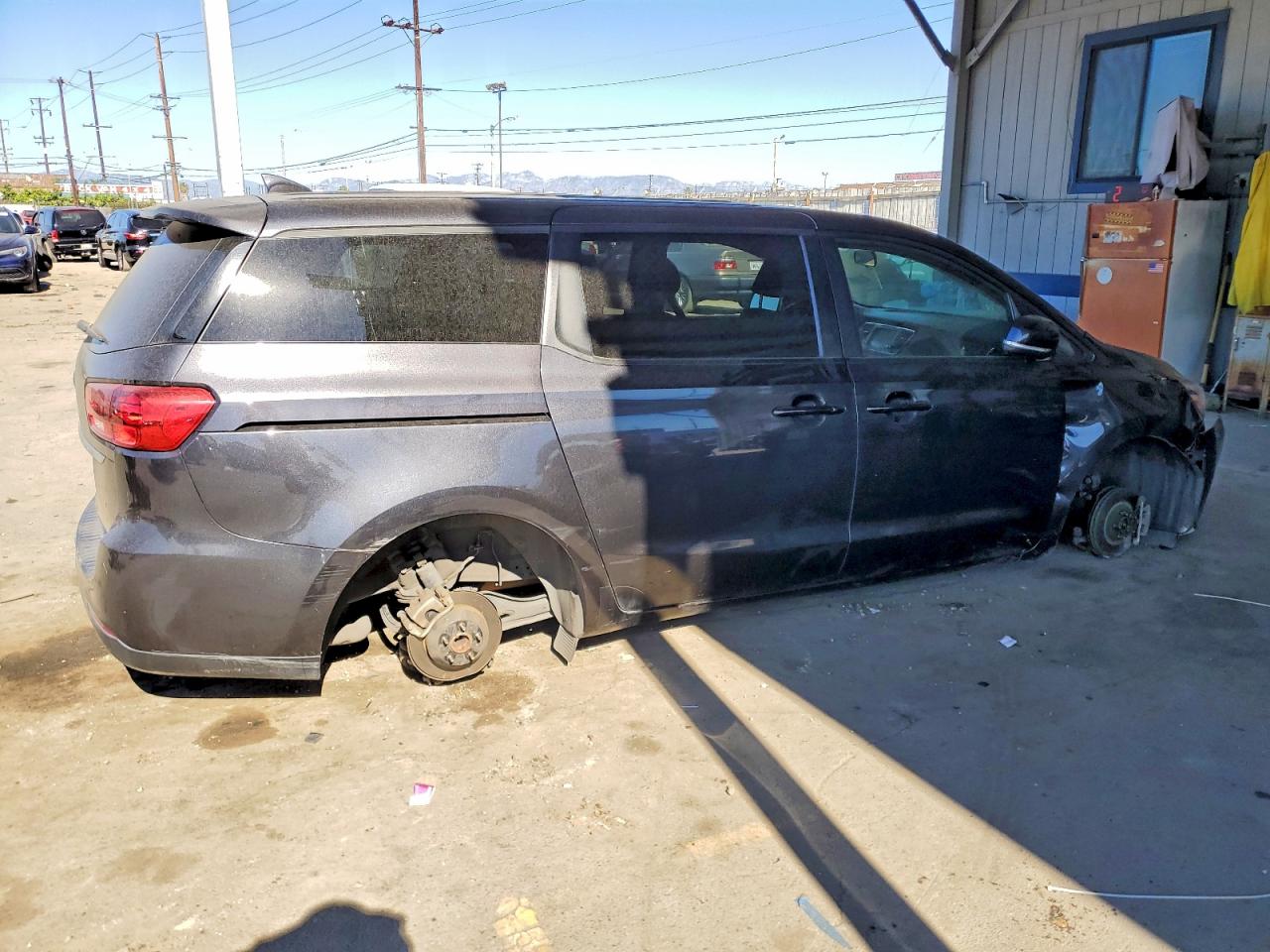 2021 KIA SEDONA LX photo 3