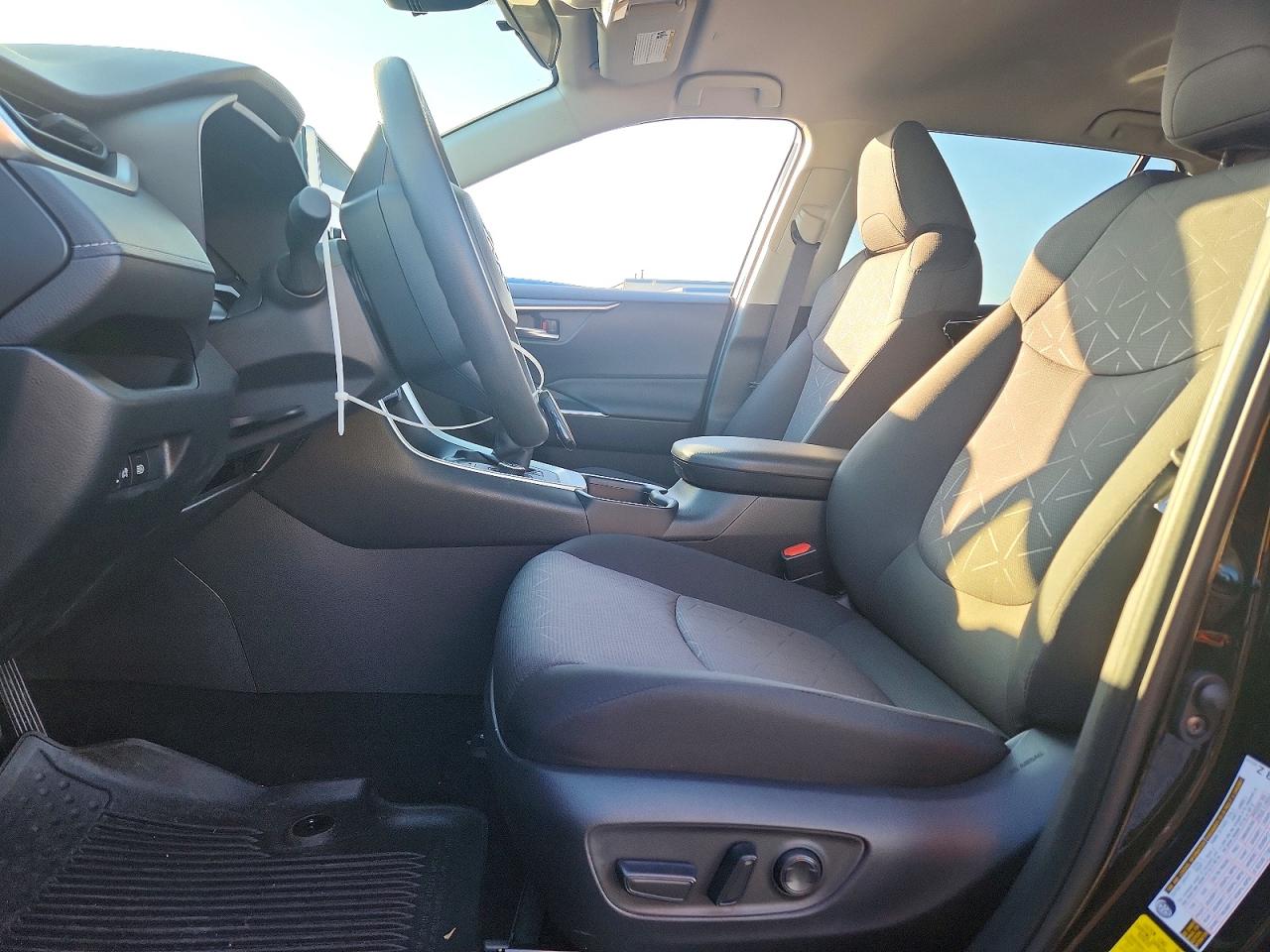 2025 TOYOTA RAV4 photo 7