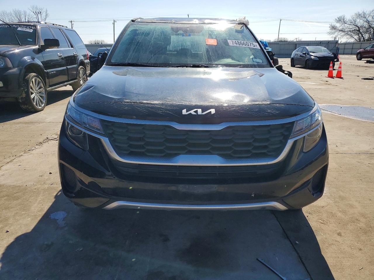 2023 KIA SELTOS LX photo 9