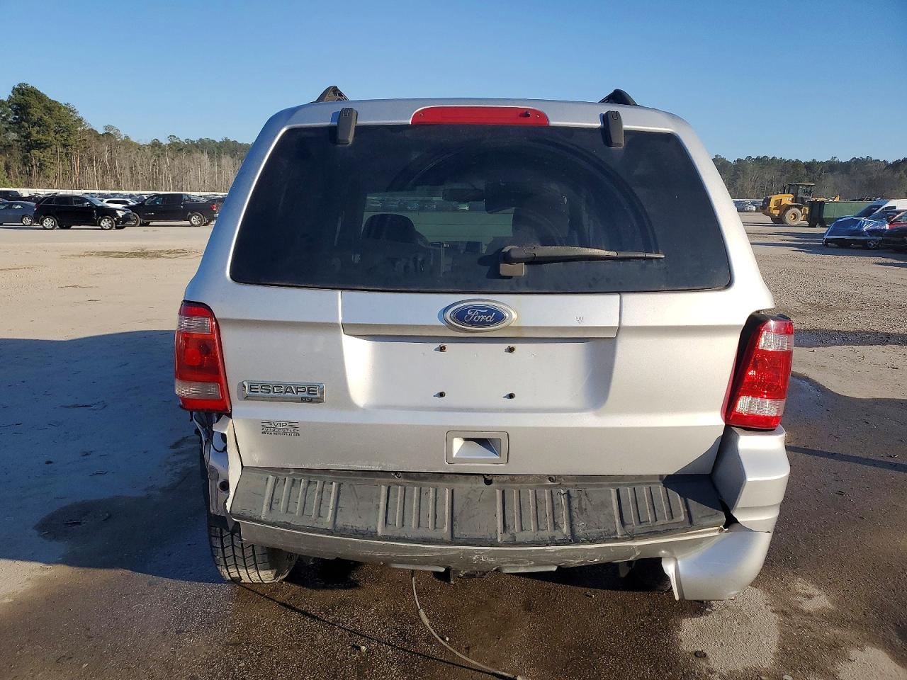 2010 FORD ESCAPE XLT photo 11
