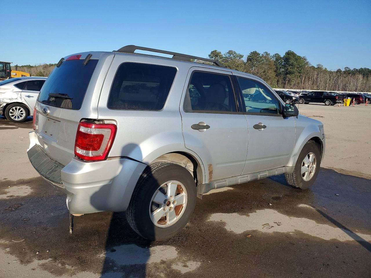 2010 FORD ESCAPE XLT photo 5